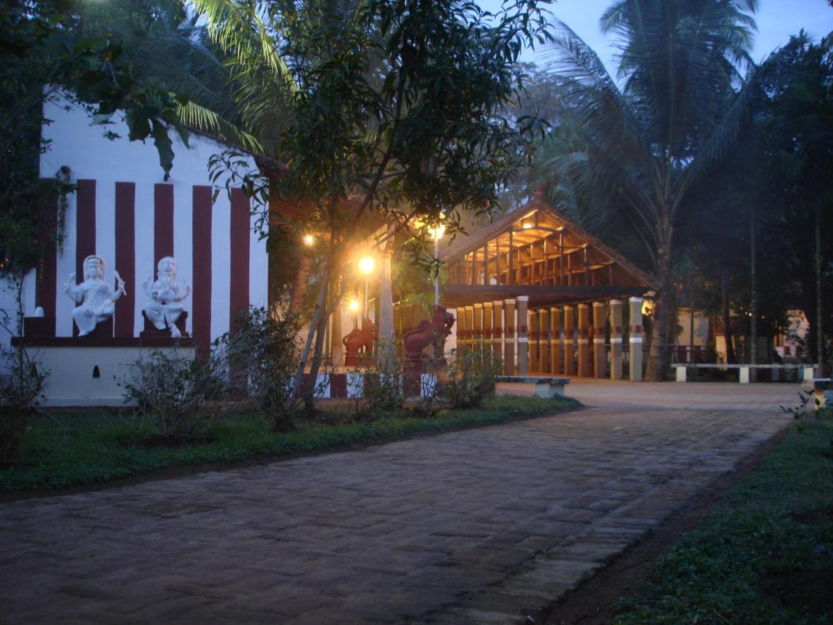 Indeco Hotels Swamimalai Кумбаконам Экстерьер фото